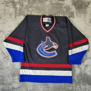 Vintage CCM Vancouver Canucks Jersey Size Medium Orca Home NHL